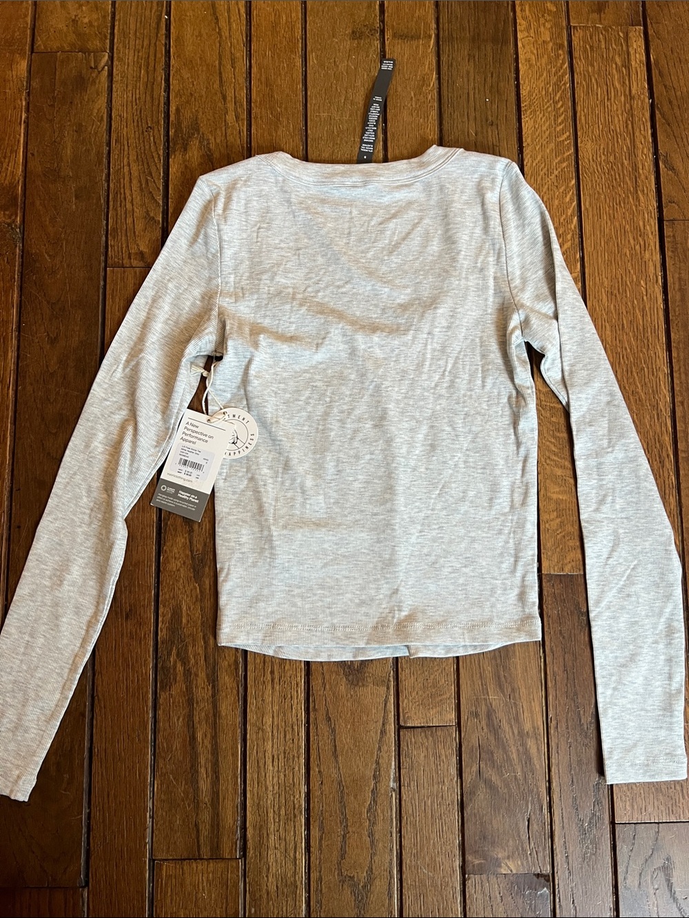 Vuori Heather Grey Long Sleeve Pose Scoop Neck Tee Size Small New With Tags NWT - Picture 6 of 6